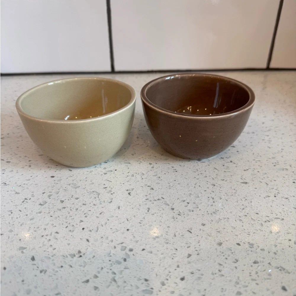 Set of 2 Pottery Barn Brown and Tan Berry Bowls